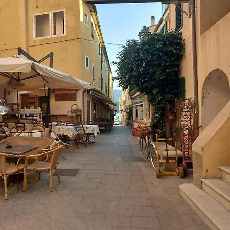 Lägenhet Con 2 Terrazze A 300 Mt Dal Centro